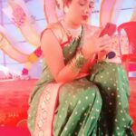 Manali Rathod Instagram - #family wedding #maratimulgi #maratiwedding