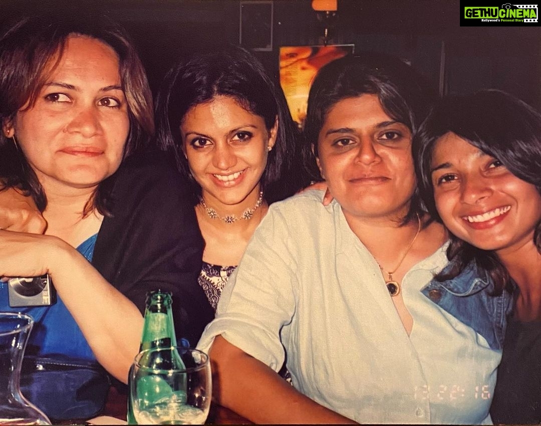 Mandira Bedi Instagram - #flashbackfriday and to a time in my life that changed its course. πβ€οΈ #worldcup2003 I love you @sneharajani_ , @venusferreira @tarotbyritambhara #villageandlife and you guys.. made up the best times ever ππ½β€οΈπ§Ώ