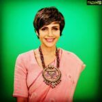 Mandira Bedi Instagram - Sending some love and positivity to anyone who needs it. ⭐️❤️ #beginagain #nirbhaunirvair Bandra West
