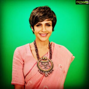 Mandira Bedi Instagram - Sending some love and positivity to anyone who needs it. ⭐️❤️
#beginagain #nirbhaunirvair