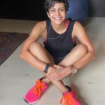 Mandira Bedi Instagram - When my little girl asks me to smile after some post workout endorphins are doing their thing.. how can I refuse.. ? 🥰 #beginagain #ilovemondays ❣️