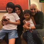 Mandira Bedi Instagram - Blessed to have got these days with my family.. 🧿❣️ So #Grateful ❤️ #aboutlastnight