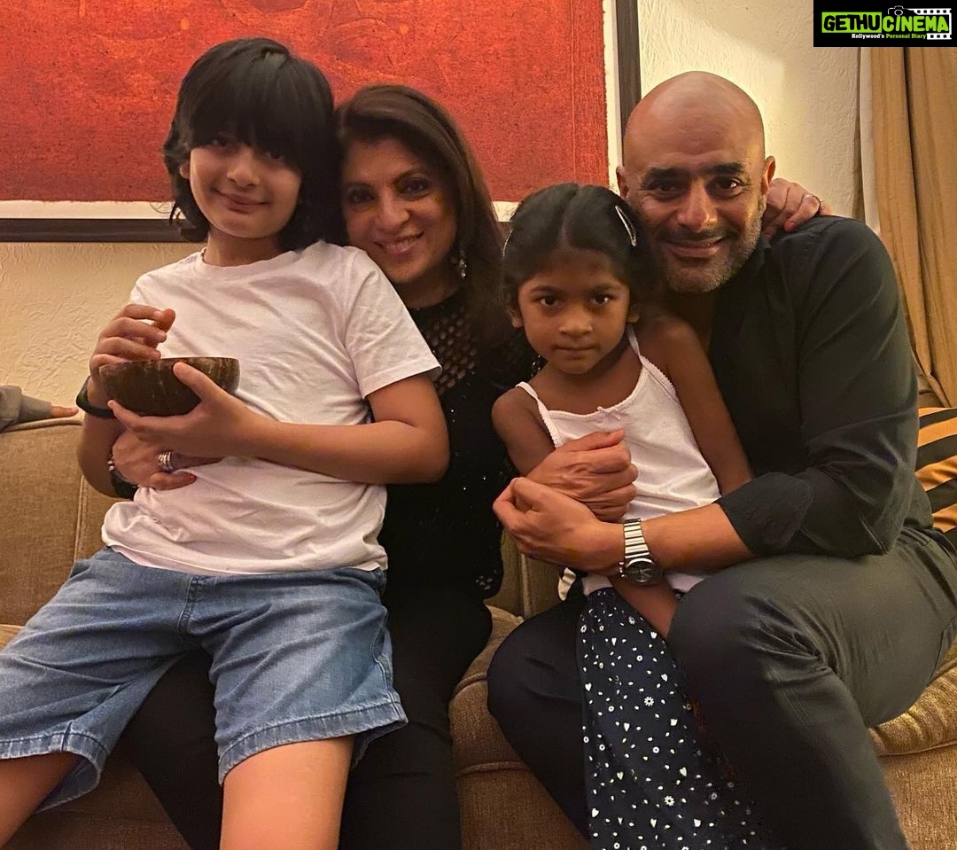 Mandira Bedi Instagram - Blessed to have got these days with my family.. 🧿❣️ So #Grateful ❤️ #aboutlastnight