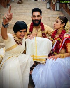 Mandira Bedi Instagram - Ecstatic to be with and thrilled for my fav people  Mr and Mrs Nambiar !! 🧿❤️🙌🏽Beautiful ceremony ! 
I love you @imouniroy @nambiar13 ❤️