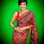 Mandira Bedi Instagram - Every day seems to be a Saree day for me these days.. ❤️🥰 . Wearing @ekayabanaras @palakshah 🙏🏽❤️🥰