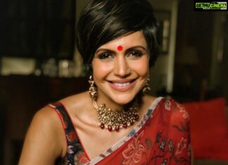 Mandira Bedi Instagram - Diwali and the festive month has been very difficult and dark for me.. But I am finally seeing the light again. The only way through it, is through it 🙏🏽 . . @priyadarshinirao @azotiique 🙏🏽❣️
