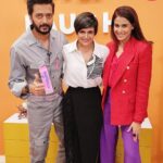 Mandira Bedi Instagram - Had a fun conversation and some really great laughs with the cutest couple of B-town, @geneliad and @riteishd on 'Love, Laugh, Live Show'. Catch us today at 8 PM on @RomedyNow @moviesnowtv @MNXMovies @mnplustv ; 9 PM @ZoomTV; 11 PM @TimesNow @MirrorNow & Times Now World. @carrera @panasonic #Miraie #PanasonicACs #ConnectedLiving #MeetTheFuture @jeevansathi_com #jeevansathi #befound @oppomobileindia #LightUpNewBeginnings #OPPORenno6Pro @philipsindia #PhilipsIndia #justtherightheat #onetool #forallhairtypes #sixtempsettings #philipsindia #philipshairstraightener #stylewithcare . Wearing @431_88 Styled by @nehachugh24