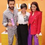 Mandira Bedi Instagram - Had a fun conversation and some really great laughs with the cutest couple of B-town, @geneliad and @riteishd on 'Love, Laugh, Live Show'. Catch us today at 8 PM on @RomedyNow @moviesnowtv @MNXMovies @mnplustv ; 9 PM @ZoomTV; 11 PM @TimesNow @MirrorNow & Times Now World. @carrera @panasonic #Miraie #PanasonicACs #ConnectedLiving #MeetTheFuture @jeevansathi_com #jeevansathi #befound @oppomobileindia #LightUpNewBeginnings #OPPORenno6Pro @philipsindia #PhilipsIndia #justtherightheat #onetool #forallhairtypes #sixtempsettings #philipsindia #philipshairstraightener #stylewithcare . Wearing @431_88 Styled by @nehachugh24