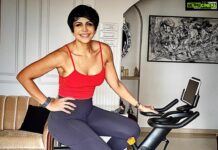 Mandira Bedi Instagram - There’s #workfromhome and then there’s #workoutfromhome ! 👊🏽💥And that’s made infinitely easier when you have variety and can mix things up a bit 🤪 Loving my new @theflexnest bike that allows me to take Trainer-Led spin classes and virtual rides in different cities - all from the comfort of my home. I get a great workout in and keep monitoring my progress as I go along! 🙌🏽 Yeahhhhh ✊🏽 . . . #mondaymotivation #monday #getfitwithmandy #workit #nirbhaunirvair #shukr #gratitude @shradhasalla ❤️