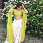 Mandy Takhar Instagram - #summervibes @turquoise_studio_bysimran 💚 @jewelzuk 💛💗