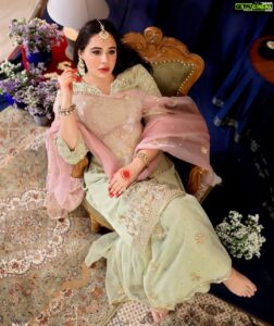 Mandy Takhar Instagram - Lost in transition….. 💞💫
