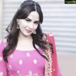 Mandy Takhar Instagram - Head Tilt Smile 💗 #smileon #instafam ☺️🤗