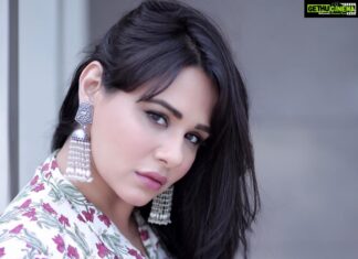 Mandy Takhar Instagram - Jaan Ja ... 💗 #headtiltsmile Jalandhar, India