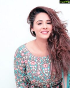 Mandy Takhar Instagram - Eyes wide shut .. 💅🏻🌸😉