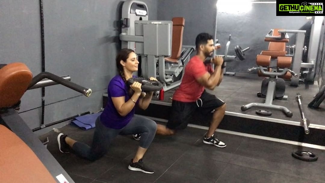 Mandy Takhar Instagram - Welcoming pain .. but this time it's to bring out the best in me. Thank you for being there .. @pranav1091989 @prakashsudarshanofficial πͺπΌππΌβΊοΈ #squatday