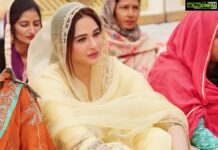Mandy Takhar Instagram - Make #peace a priority 💛
