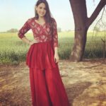 Mandy Takhar Instagram – roadside break … See you guys at Punjabi university Patiala in some time !! Outfit – @turquoise_by_rachit #rachitkhanna #rabbdaradio #3daystogo #vehlijantafilms #march31st