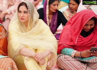 Mandy Takhar Instagram - Make #peace a priority 💛