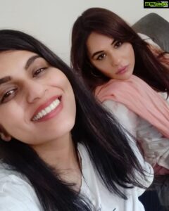 Mandy Takhar Instagram - @scarlet_by_shrutijamaal #appreciationpost Thank you for all you do to make it all easier for me.. for dressing me pretty always with your beautifully created suits to  Constantly crackin those subtle jokes.. 😬you are amazingggg  @scarlet_by_shrutijamaal #fashiondesigner #buyherclothes 💕#selfie