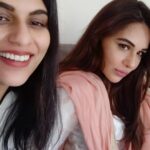 Mandy Takhar Instagram - @scarlet_by_shrutijamaal #appreciationpost Thank you for all you do to make it all easier for me.. for dressing me pretty always with your beautifully created suits to Constantly crackin those subtle jokes.. 😬you are amazingggg @scarlet_by_shrutijamaal #fashiondesigner #buyherclothes 💕#selfie