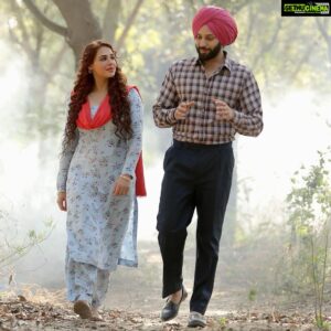 Mandy Takhar Instagram - ਗੱਲਾਂ ਈ ਬਹੁਤ ਕਰਦਾ .. ਕਿੱਕਲੀ ਦਾ  ਸੂਬਾ ਸਿੰਘ ☺️ jobanpreet.singh 
 #kikli