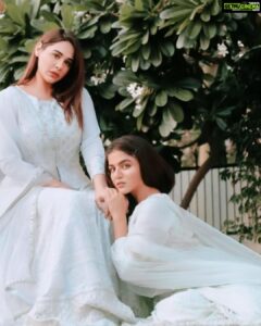 Mandy Takhar Instagram - #twinning @wamiqagabbi 🤍 
#kikli