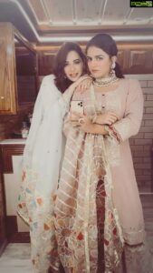 Mandy Takhar Instagram - A little late .. But the beginning of the Reel before this.. haha @wamiqagabbi @jasminesandlas 💕#soulsisters