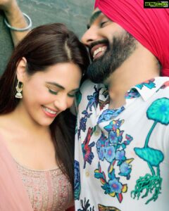 Mandy Takhar Instagram - ਕਿੱਥੇ ਨਿਗ਼ਾਹਾਂ, ਕਿੱਥੇ ਨਿਸ਼ਾਨੇ ਸੀ
ਗੱਲਾਂ ਸੀ ਸੱਚੀਆਂ ਯਾ ਲਾਏ ਬਹਾਨੇ ਸੀ?
(—ਲਾਏ ਬਹਾਨੇ ਸੀ) #toddaedil 🖤
@ammyvirk @arvindrkhaira @maninderbuttar @jaani777 @avvysra @goldmediaa @desimelodies