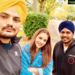 Mandy Takhar Instagram – We cute 😊 #YesIamStudent in the making 🌈🌟🙏🏼 #YIAS !! @tarnvir_singh_jagpal @sidhu_moosewala @gillraunta Vancouver, British Columbia