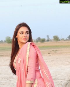 Mandy Takhar Instagram - Your past shapes you into The stronger and stronger you. 
So Sometimes it’s good to look back ✨ #lessons