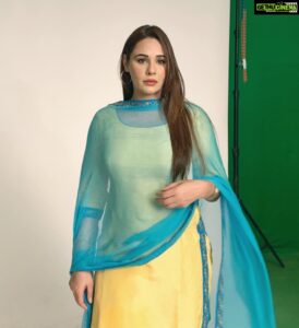 Mandy Takhar Instagram - #shoutout ! Makeup by @coco_ballucci 💄 #mandytakhar Chandigarh, India