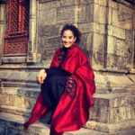 Manisha Koirala Instagram - “PART OF THE URGE TO EXPLORE IS A DESIRE TO BECOME LOST.” ― TRACY JOHNSTON Thank you @subeksha.khadka.totw for a smiling picture 🤪😁 Outfit by @muku_boutique M&H by @kirtii.joshii Pashupatinath Temple - पशुपतिनाथ मन्दिर