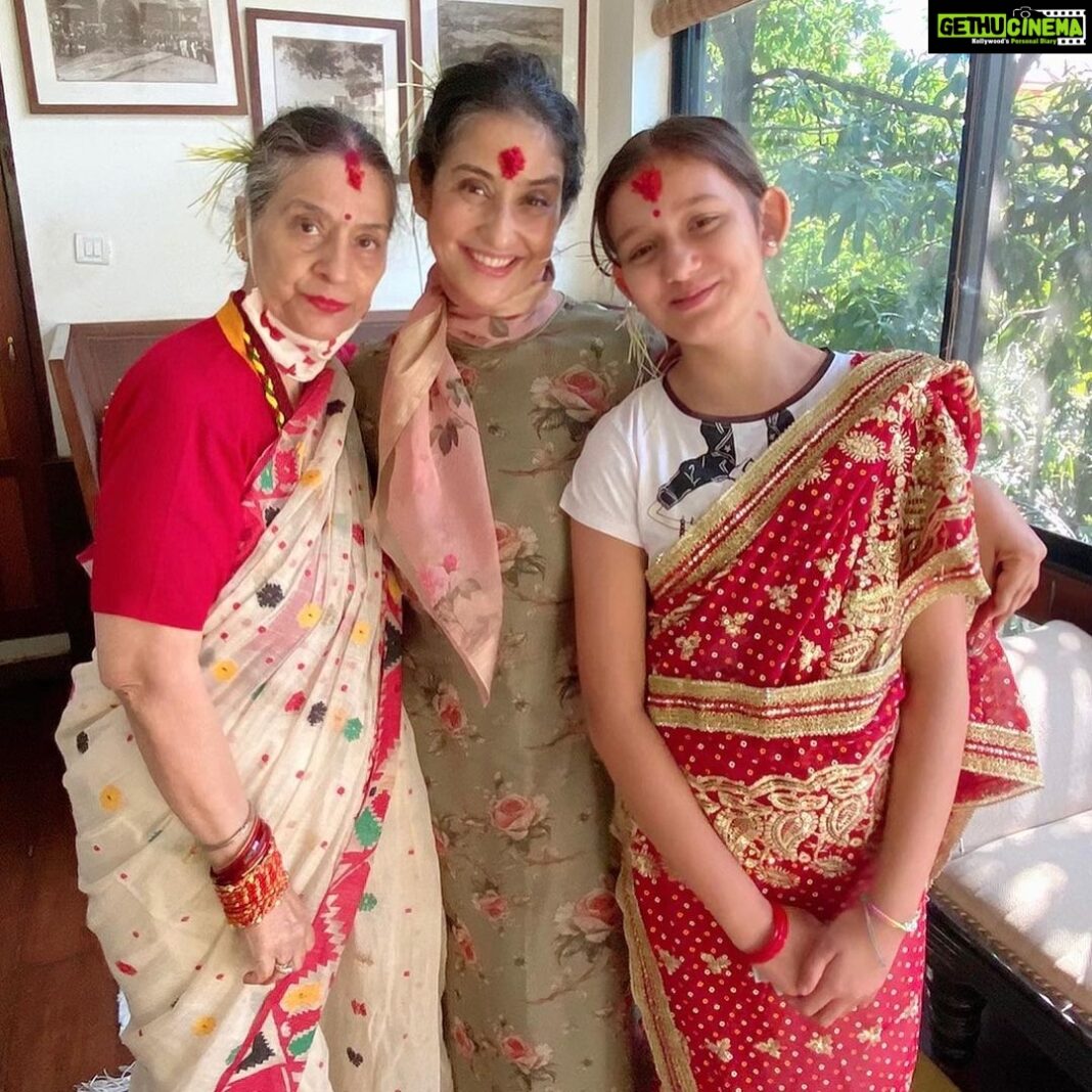Manisha Koirala Instagram - Bijaya Dashami celebrations 🙏🏻🙏🏻🙏🏻 from our family to yours “Happy Dasain “ #dassai #bijayadashami