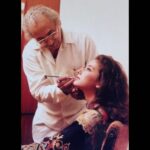 Manisha Koirala Instagram - He was the pioneer and the greatest of makeup artist who worked with all the legends and I was blessed that my first make up for first Bollywood film was done by him !! #pandharijuker #makeupartist #bollywood India