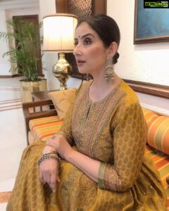Manisha Koirala Instagram - “The happiest people don't have the best of everything, they make the best of everything."
Outfit by  @labelritukumar 
Style by @surinakakkar 
assistant by @kavyasonil02 
Makeup&hair by @rashmishastri