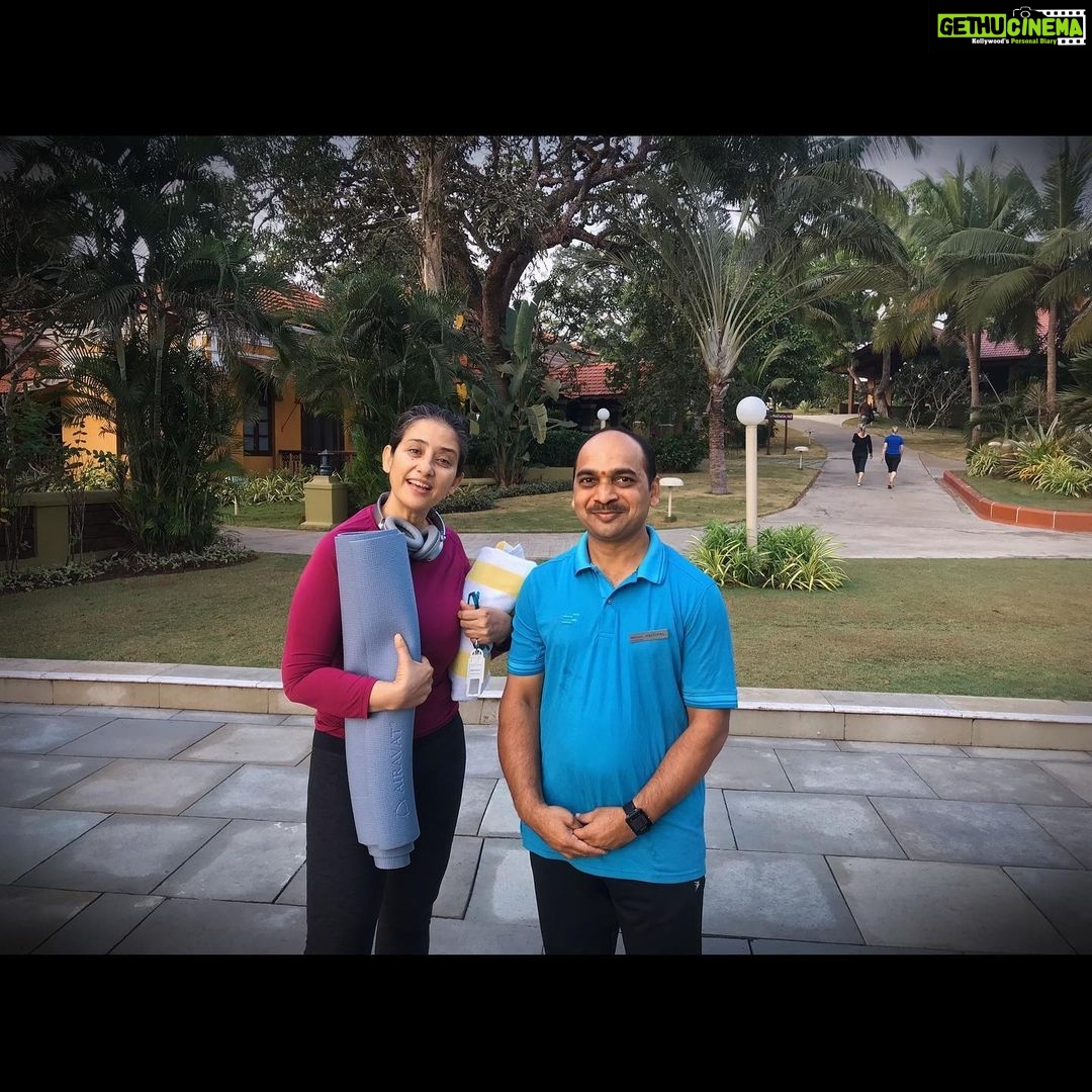 Manisha Koirala Instagram - It’s so important to connect to nature and to oneself..best way is to quietly step away from noise !! I have always loved seeking knowledge about well-being.. what better place then to be amidst gorgeous landscape and an ayurvedic retreat!! @mercuregoadevaaya #ayurveda #yoga #wellnessjourney Mercure Goa Devaaya Resort