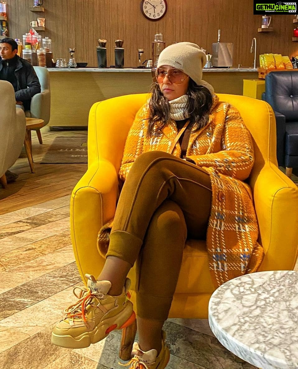 Manisha Koirala Instagram - Coffee time with friends. . . . . . . . . #keepsmiling #coffee #friends #keepthehustle #madewithlove #sundayfunday #ootd #ootdfashion Kathmandu