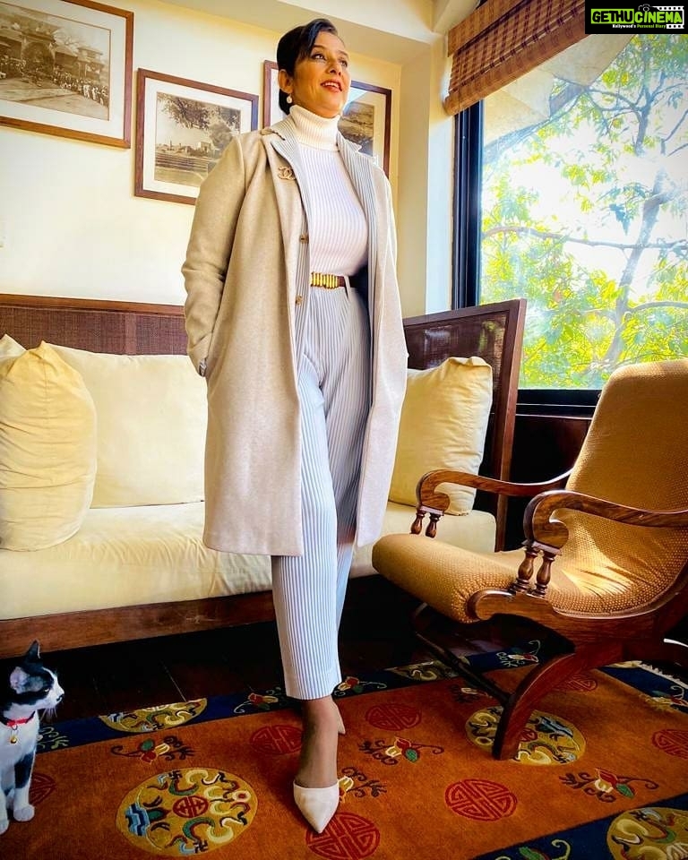 Manisha Koirala Instagram - Never underestimate the power of a great outfit.💫 . . . . . . . . #neverunderestimate #ootd #keepsmiling #ootdfashion #portrait #loveyourself #gratitude #madewithlove #fridayfun