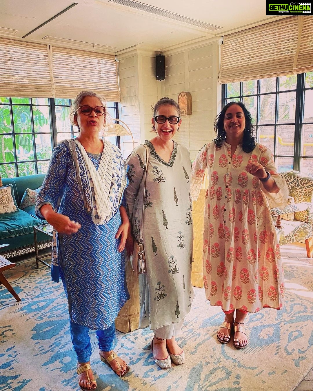 Manisha Koirala Instagram - Spending time with family and friends in my fav @sohohouse in my off days from hectic filming schedule #relaxing #laughing #chilling @chinmayee.tammareddy @rkoirala8 Soho House Mumbai