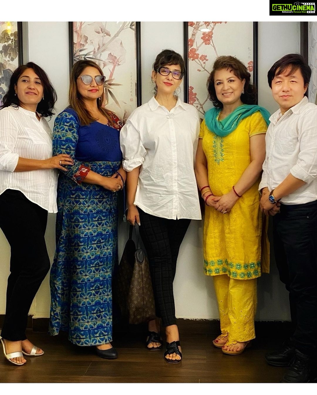 Manisha Koirala Instagram - A lovely luncheon with women of substance.. thank you @surween137 @deepashreeniraula, @bandanarana, @yasodhatimsina PanAsian KTM