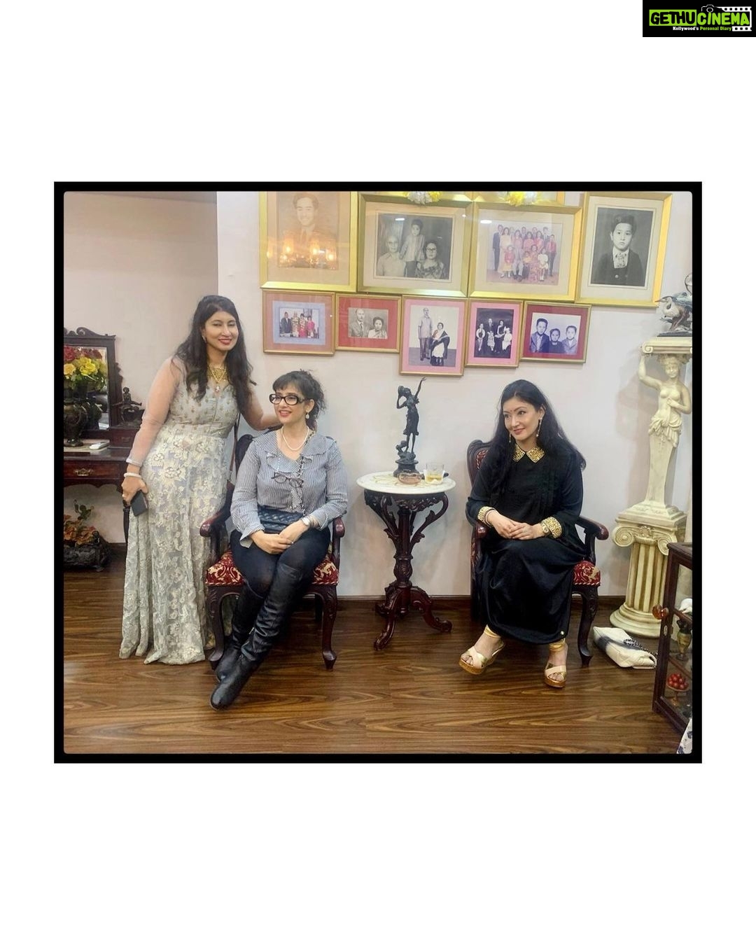 Manisha Koirala Instagram - About last night..What I love most is hanging out with bunch of strong women.... βThe world needs strong women. Women who will lift and build others, who will love and be loved, women who live bravely, both tender and fierce, women of indomitable will.β β Amy Tenney #womenfriends #friendship #friendsforever Thank you @aparna3775 for a fabulous time πππ @drrashmey @jyoti20091 @priya.singh.thapa Maharajaganj Kathmandu Nepal