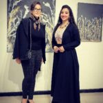 Manisha Koirala Instagram - So happy to see the art activities in difficult times.. Thanx to #siddharthartgallery and congratulations @shivanginirana for your journey into a successful career in art amongst other things #art #modernartist M&H by @dinesh_rai21 Siddhartha Art Gallery