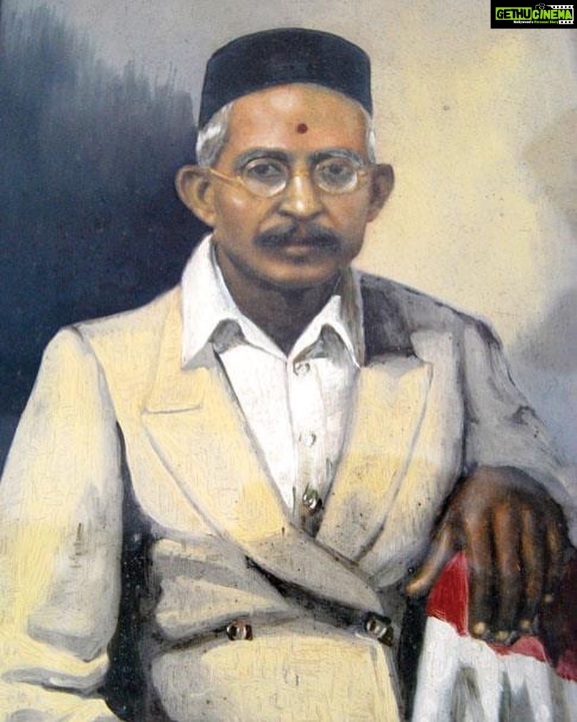 Manisha Koirala Instagram - Great grand father, grand father and father!! Remembering with gratitude for being my guiding force and role model 🙏🏻🙏🏻🙏🏻 #happyfathersday Kathmandu, Nepal