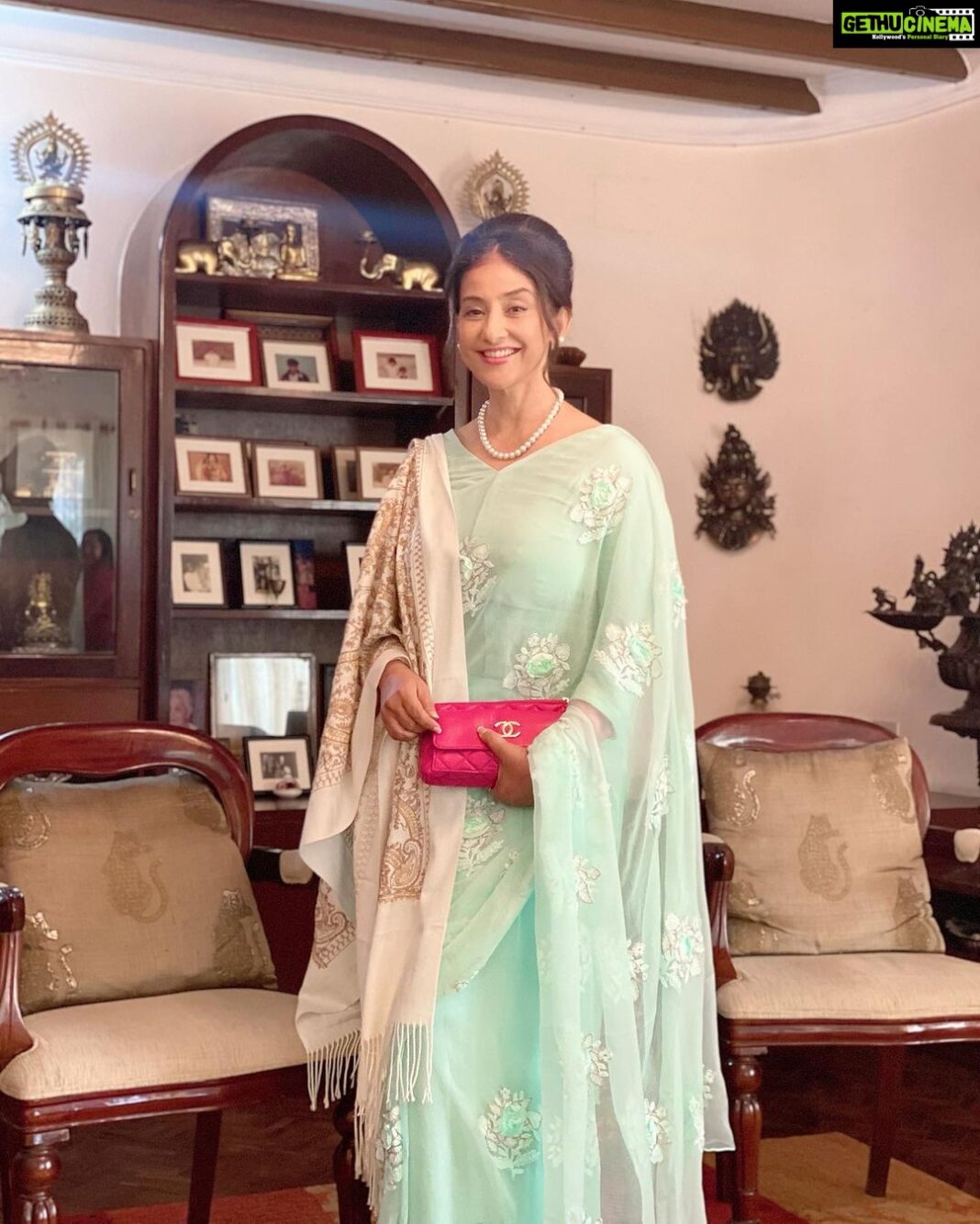 Manisha Koirala Instagram - Loved wearing a sari.. Style by @swornimstudio H&M by @ananekebeautysalon @dinesh_rai21 Baudha, Nepal