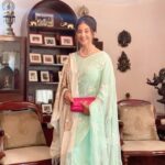 Manisha Koirala Instagram - Loved wearing a sari.. Style by @swornimstudio H&M by @ananekebeautysalon @dinesh_rai21 Baudha, Nepal