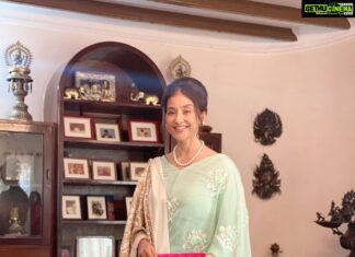 Manisha Koirala Instagram - Loved wearing a sari.. Style by @swornimstudio H&M by @ananekebeautysalon @dinesh_rai21 Baudha, Nepal