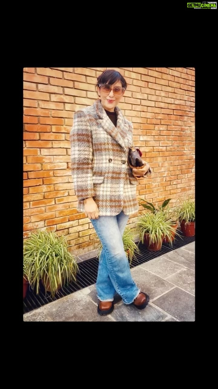 Manisha Koirala Instagram - Fabulous beginning of #2022 year .. with @cancer_care_nepal team.. a new vigour n zeal to be more useful and do lot more work this year!! #happynewyear dear friends..💐💐💐 Kathmandu, Nepal