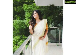 Manjima Mohan Instagram - Every saree tells a story, can you read mine ? 🙃 Photo courtesy : @kiransaphotography 📸 Make up : @chisellemakeupandhair ✨ Hair : @tangled_by_ila ✨ #mondaymorningthoughts Chennai, India