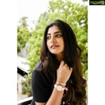 Manjima Mohan Instagram - Glam up your wardrobe with a gorgeous @danielwellington watch, and get a complimentary strap with every watch purchase! You can also get an additional 15% discount with my code DWXMANJIMA on their website. Offer ends on 17th August 😊 #danielwellington 📸 @kiransaphotography Make up and hair by @chisellemakeupandhair