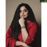 Manjima Mohan Instagram - Black Friday sale is finally here. Shop @danielwellington products at up-to 50% off now! 😮 AND with my code "DWXMANJIMA" you get an extra 15% off. Hurry up!! ❤ #danielwellington #collaboration Chennai, India